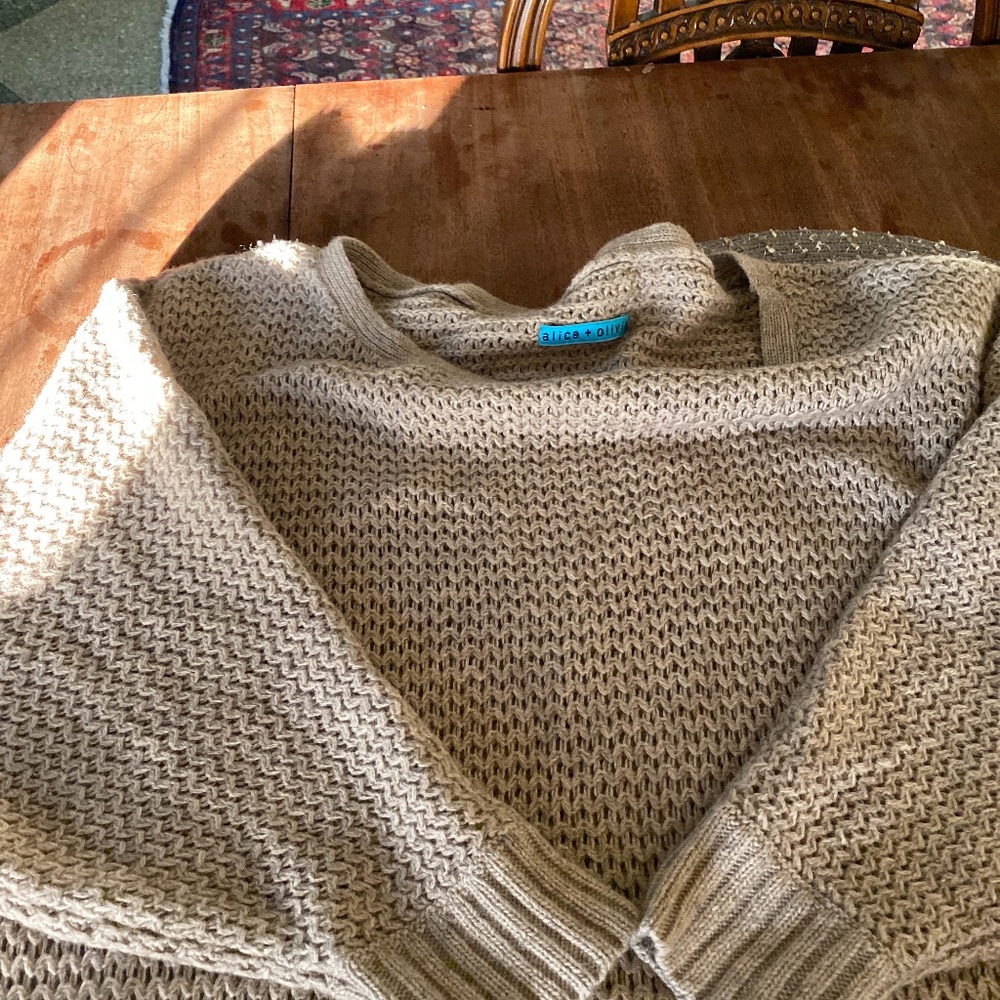 Sweater - Picture 4 of 4